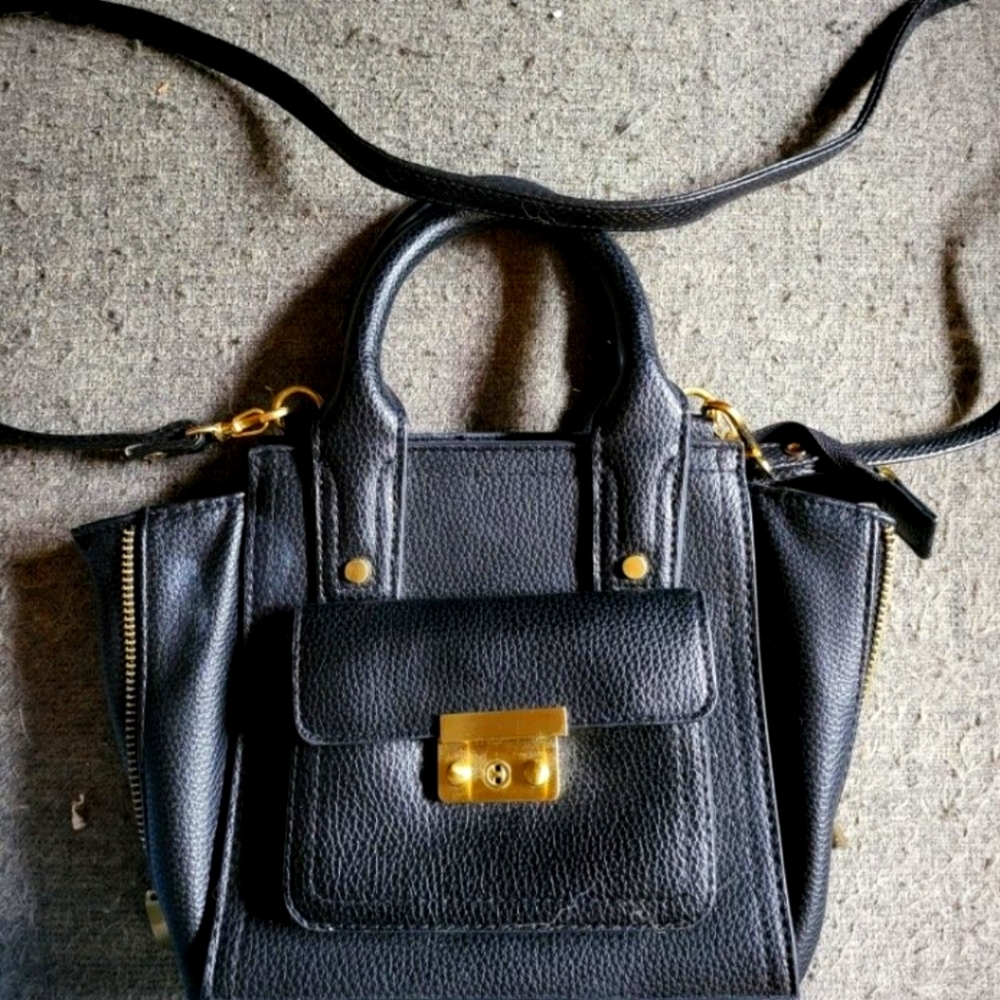 Elegant Black Leather Handbag